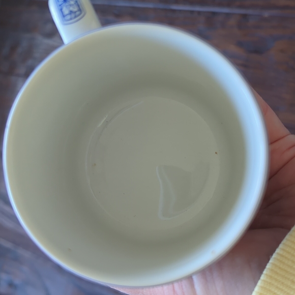 SPODE I Vintage Blue Room Collection Skaters 2nd Annual Santa Plate and Mug Set - Picture 8 of 15